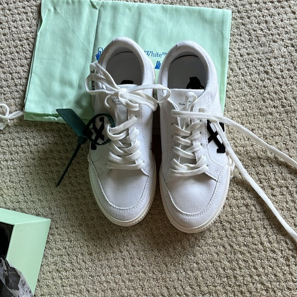 MUST SELL OFF WHITE white low vulcanized canvas black white - Picture 9 of 14
